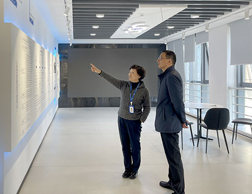 建鄴區商務局陳玉局長一行調研技術公司