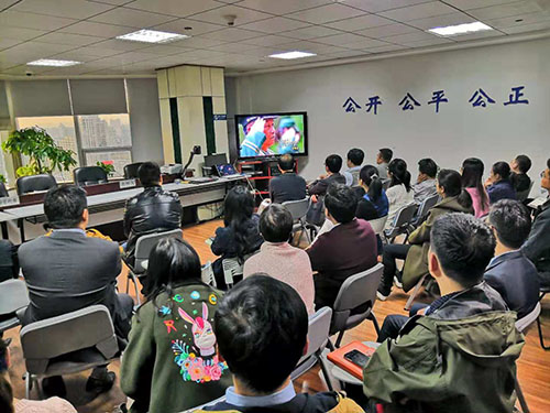 收看《榜樣3》專題節目 對標先進見賢思齊